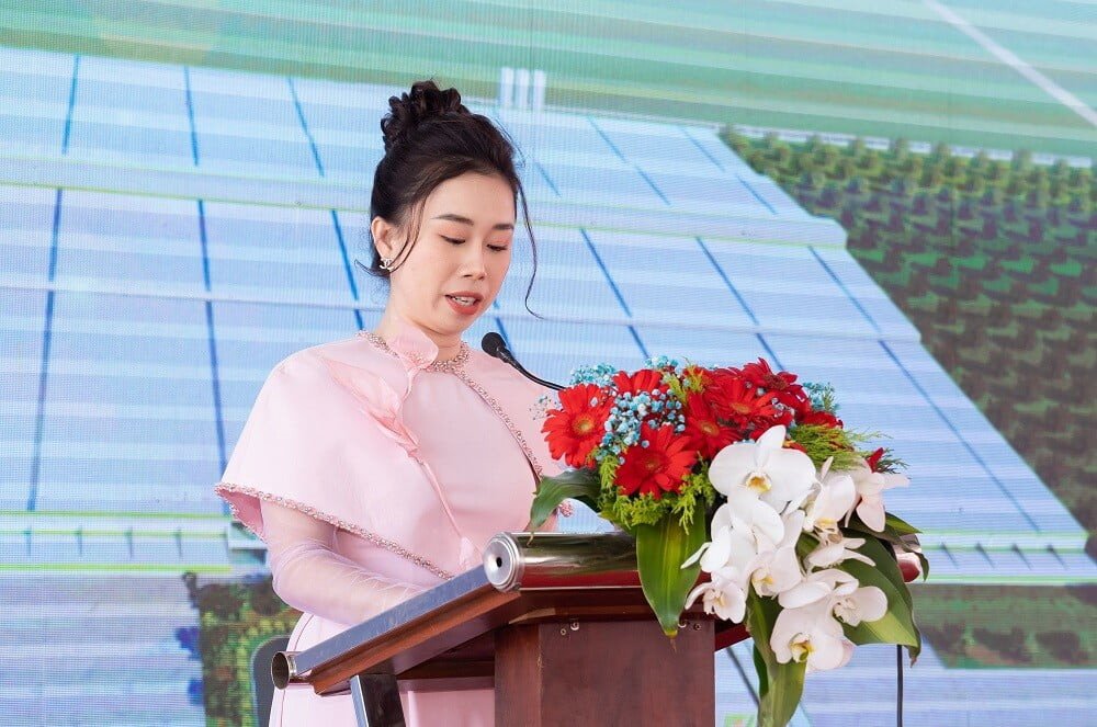 Bà Ngô Tường Vy- Tổng Giám đốc Công ty Cổ phần Tập đoàn Xuất Nhập khẩu trái cây Chánh Thu phát biểu tại buổi lễ